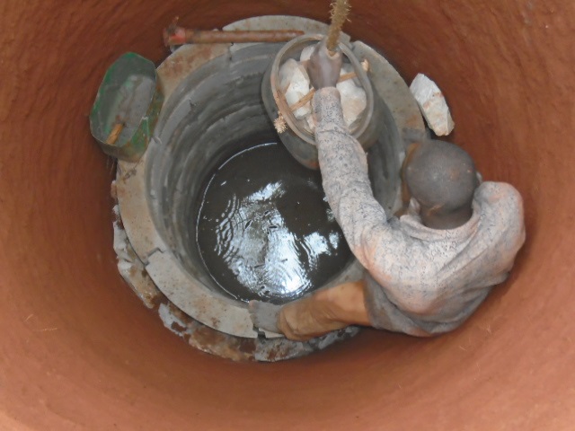 hand_dug_well_3.jpeg